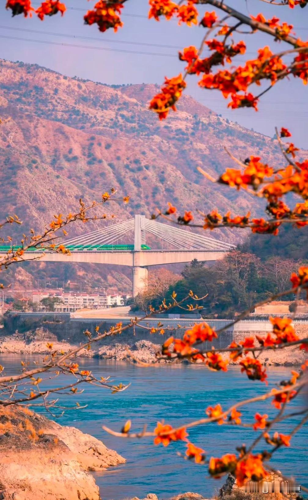 集卡领红包目前，成昆铁路从攀枝花经过，多趟动车组可达。旅客早上在成都美美品尝完龙