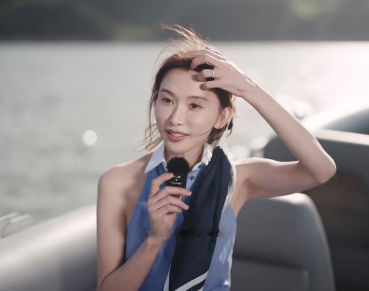 林志玲首次提及儿子，说：“带孩子的时候就是完全没有优雅这件事情了，我的儿子是一个