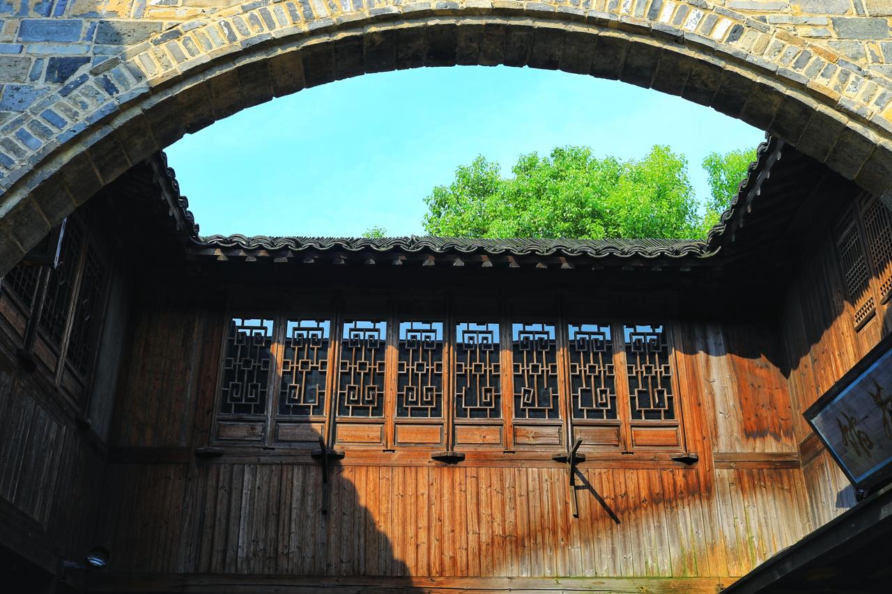 立冬——雪会如期而抵，爱会不期而遇！这一刻的乌镇，又走过了一季岁月。我们一觉