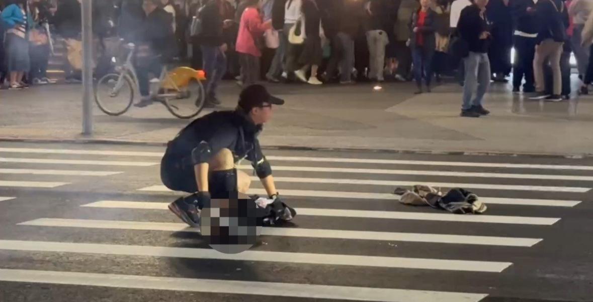 2025年12月19日傍晚5时30分许，台北车站发生严重袭击事件，造成包括行凶者