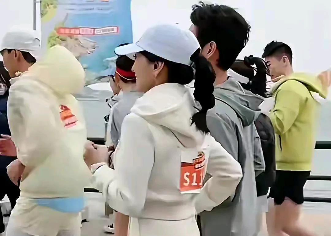 白娘子儿子38岁还不工作靠妈妈跑马拉松赚钱继承父亲啃老过日子
