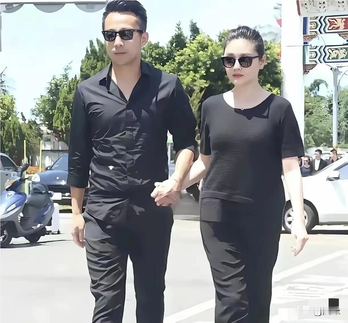 这是大S分别跟汪小菲和具俊晔的合体照，明眼人一看就知道，她的差别在哪！不是相