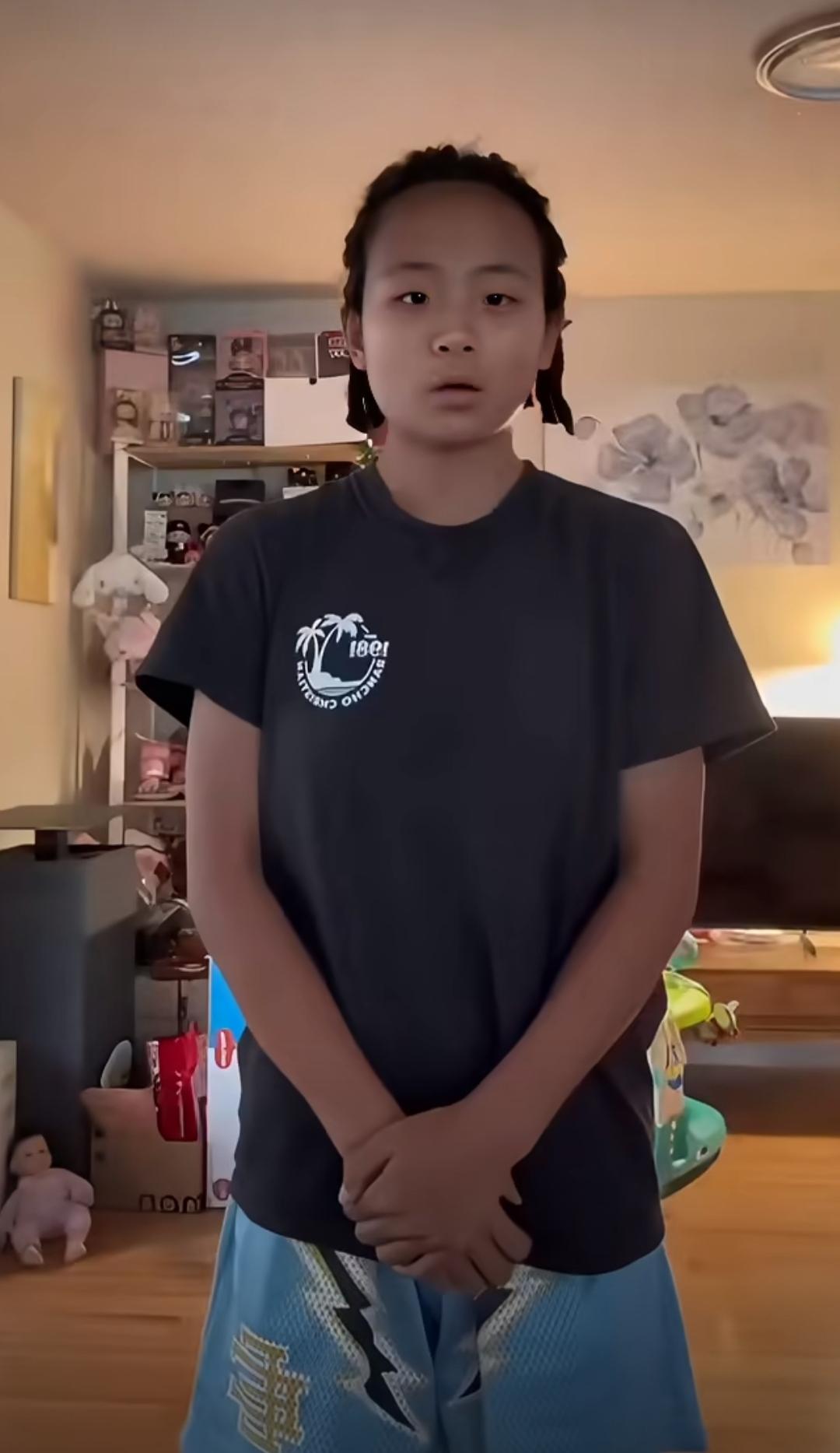 张家裔这个道歉视频，看得人心里堵得慌。谁还记得当初那个在国内球场上拼到头发
