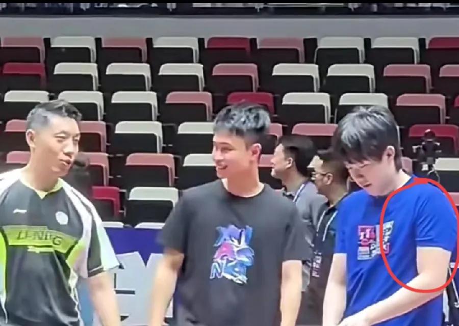 训练结束后，大头特意走过去跟许昕还有周启豪聊天，目前为止，国乒史上最厉害的