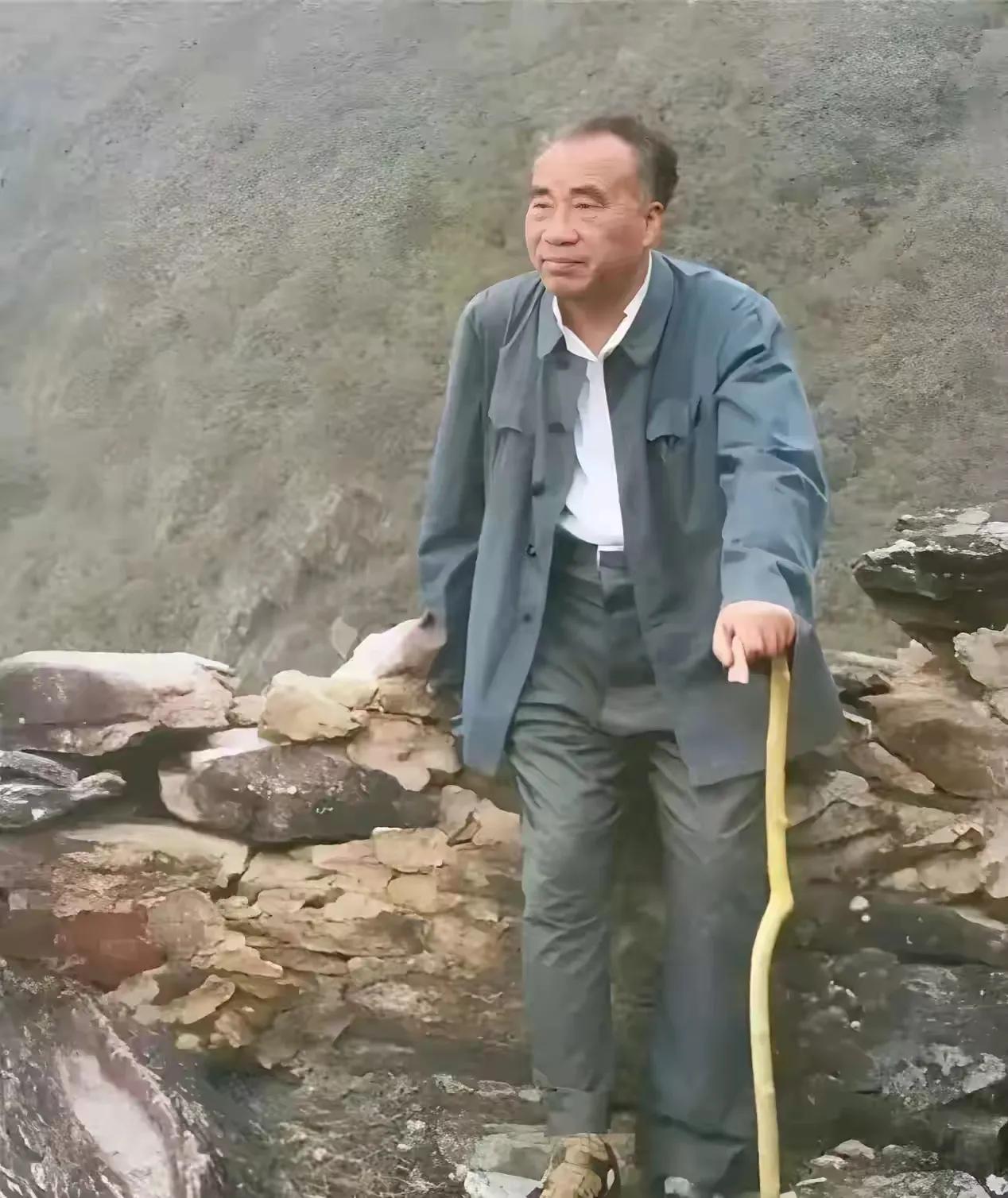 1962年，春寒料峭，76岁高龄的朱总司令便携夫人康克清一路南下，风尘仆仆，来到