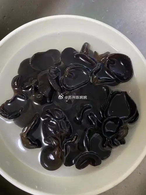 含剧毒，无解药！每家每户都有，千万别乱吃，哪怕煮烂了也没用！有一种毒素，煮不死、