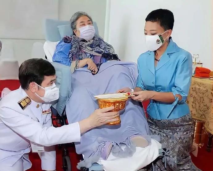 颂莎瓦丽王妃的人生：几乎全无弥补的一生先理清她核心的人生遭遇，再对比“失婚