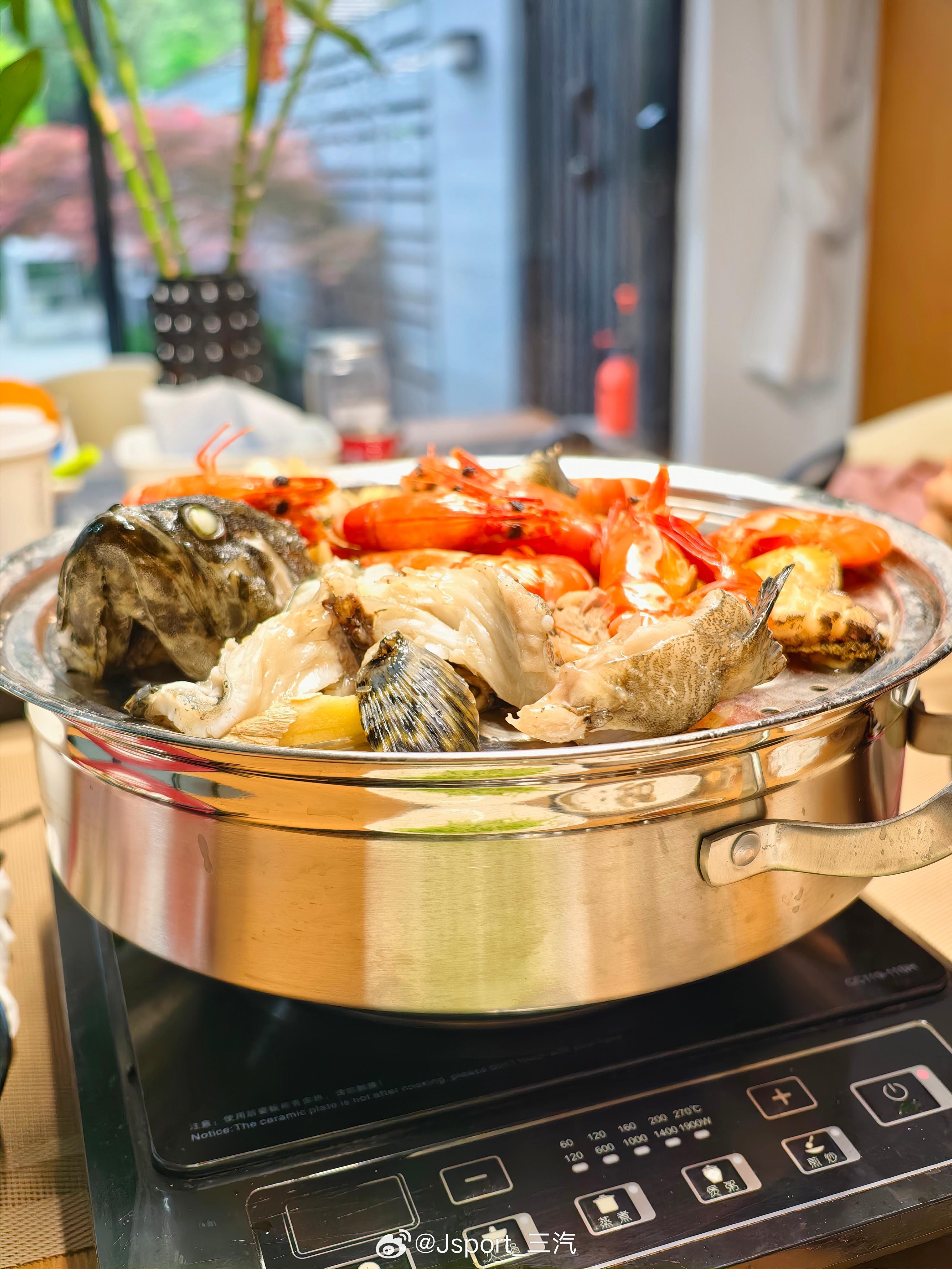 海鲜现在吃的真便宜啊龙胆石斑、鲍鱼、东风螺、蚝、蛏子130块（盒马周一打折），