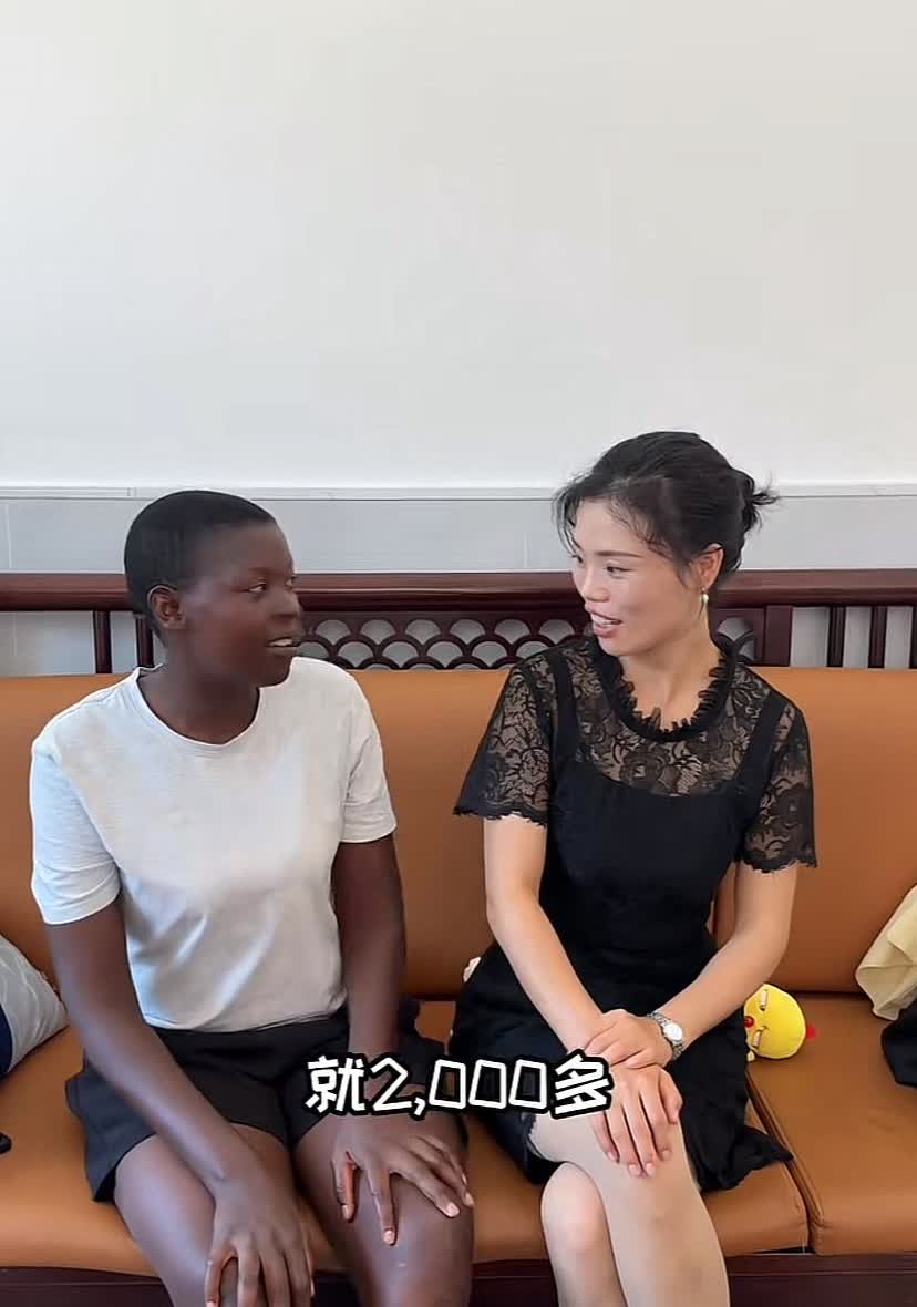 强烈怀疑Rose的弟媳熊三整容了，箍了牙，高额的脸颊也注射了玻玻酸，还