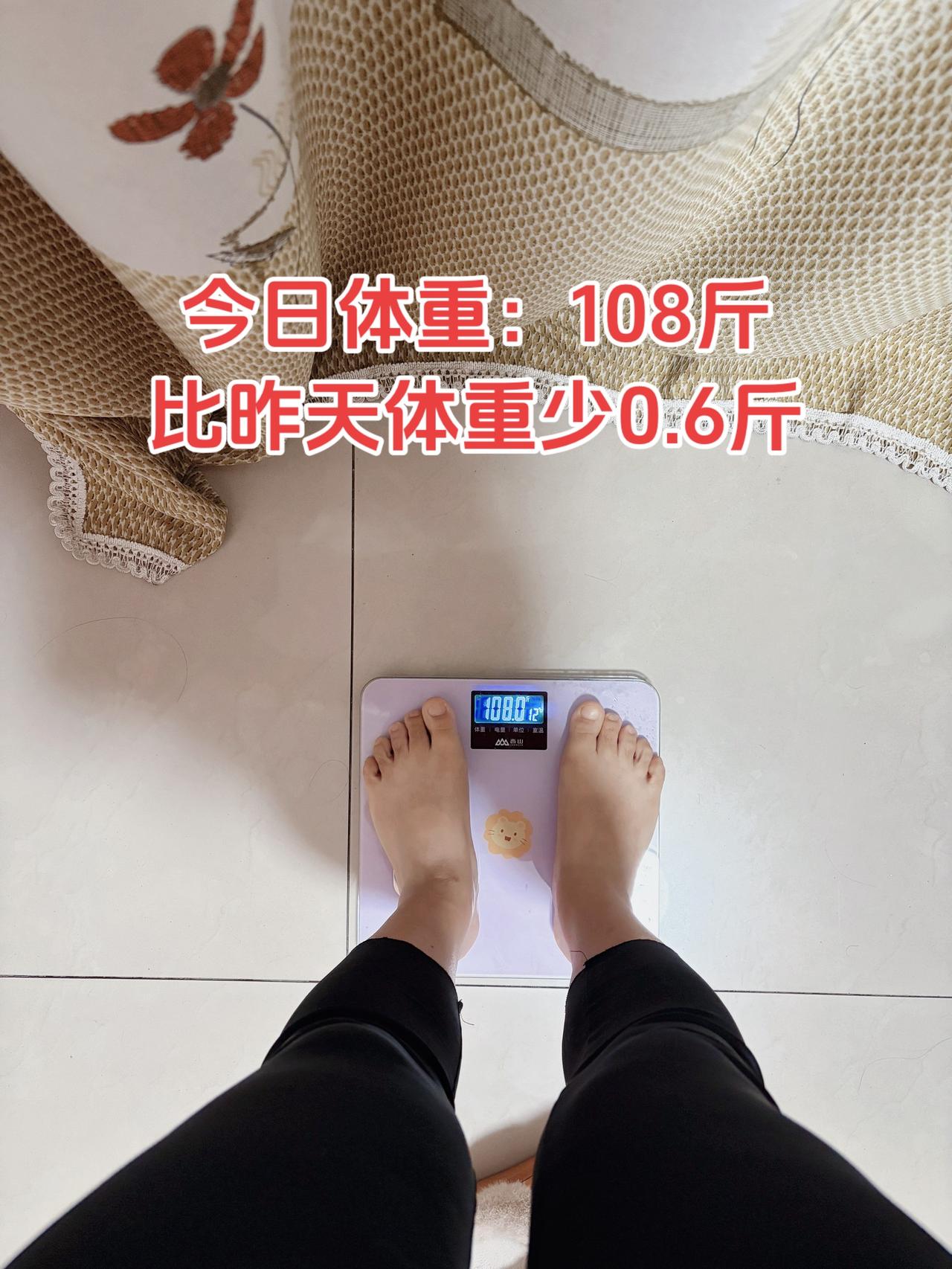 泪水打湿我的减脂餐，发誓瘦到105斤今日减脂早餐：土豆+鸡蛋+火龙果+豆浆体