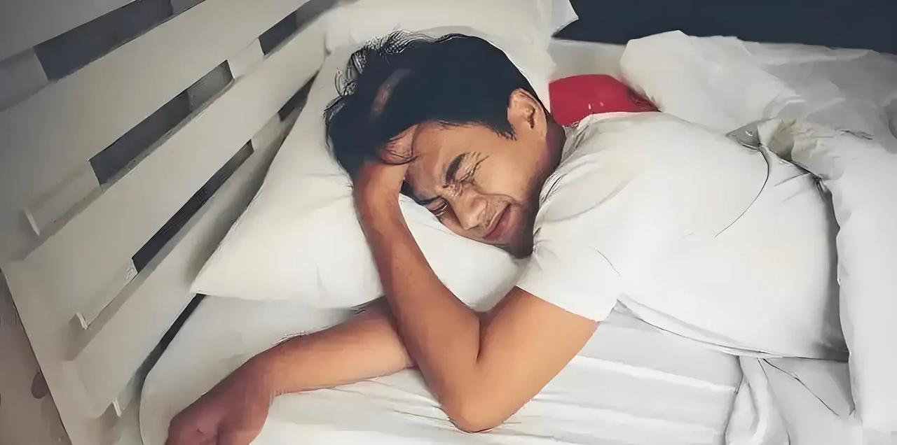 福建厦门，男子刚换一新的智能马桶，楼下邻居找上门，说马桶冲水声刺耳，夜里给他吵醒