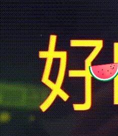 这人怎么这么聪明！”男子去云南旅游，肚子饿了，去餐馆吃饭，看到很多餐馆食客很多，