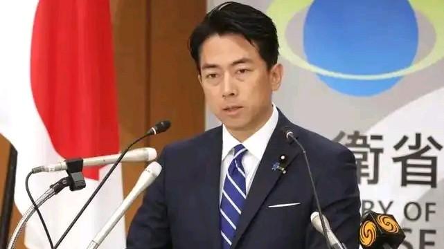 日本防卫大臣小泉进次郎多次发表涉台挑衅性言论，试图将台湾问题与日本利益绑定，模糊