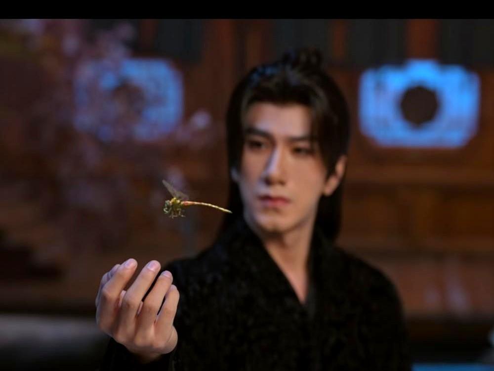 废掉一个人，最好的方式是让他当“脊梁”。任嘉伦在《佳偶天成》里演的白宗英，就