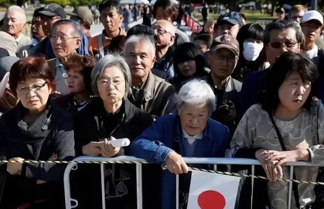 如今中日两国对峙已久，但在日本本土却是出现了一个很怪的现象，日本对于高市早苗的支