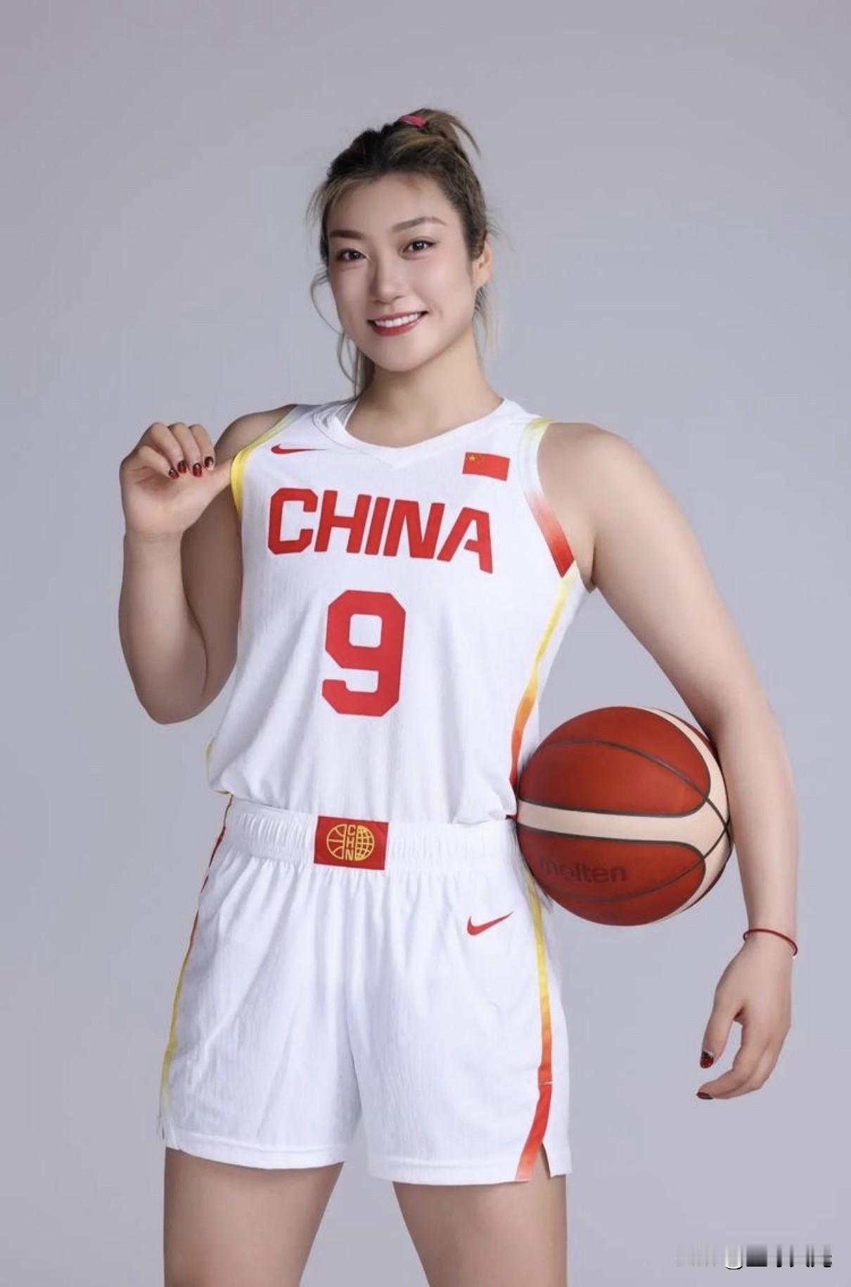 女篮世界杯分组揭晓！中国女篮想进八强！必须请回李梦、李缘等人！中国女篮被