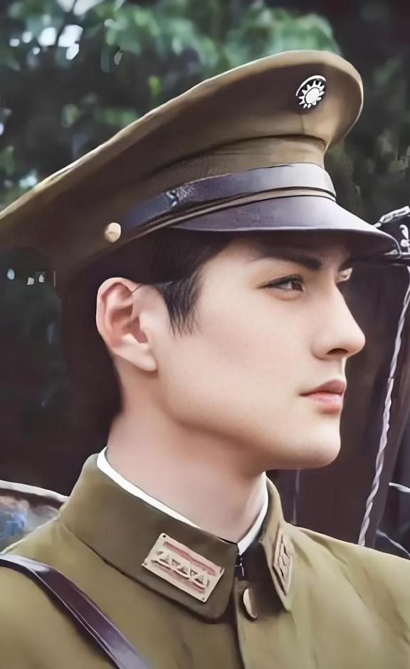 2000年，21岁的严屹宽被上海一个富婆看上，富婆提出用1个亿包养他，日后不用努