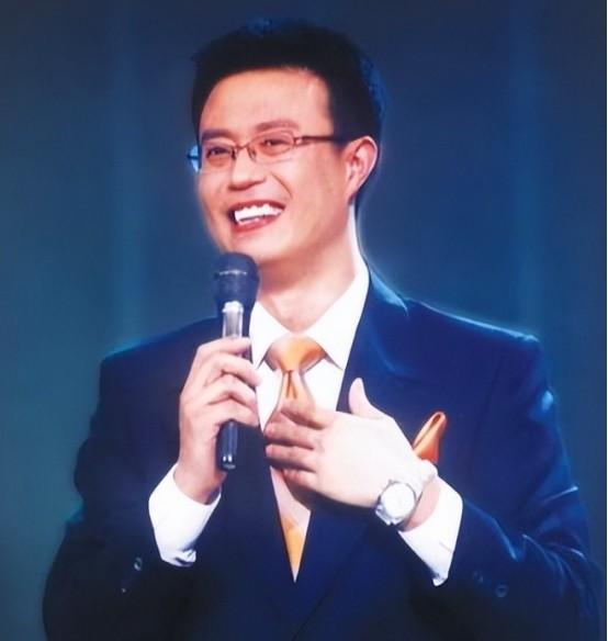 1999年，前央视主持人白燕升刚结婚9个月，妻子意外摔成瘫痪，妻子说：“趁没有孩