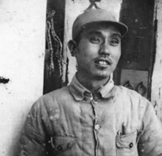 1947年，31岁的新5师师长周志坚和护士矫明结婚。新婚之夜，新郎周志坚却莫名其