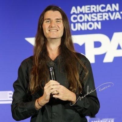 ScottPresler说如果通过拯救法案，他就剪掉长发。马斯克点了个🔥海外