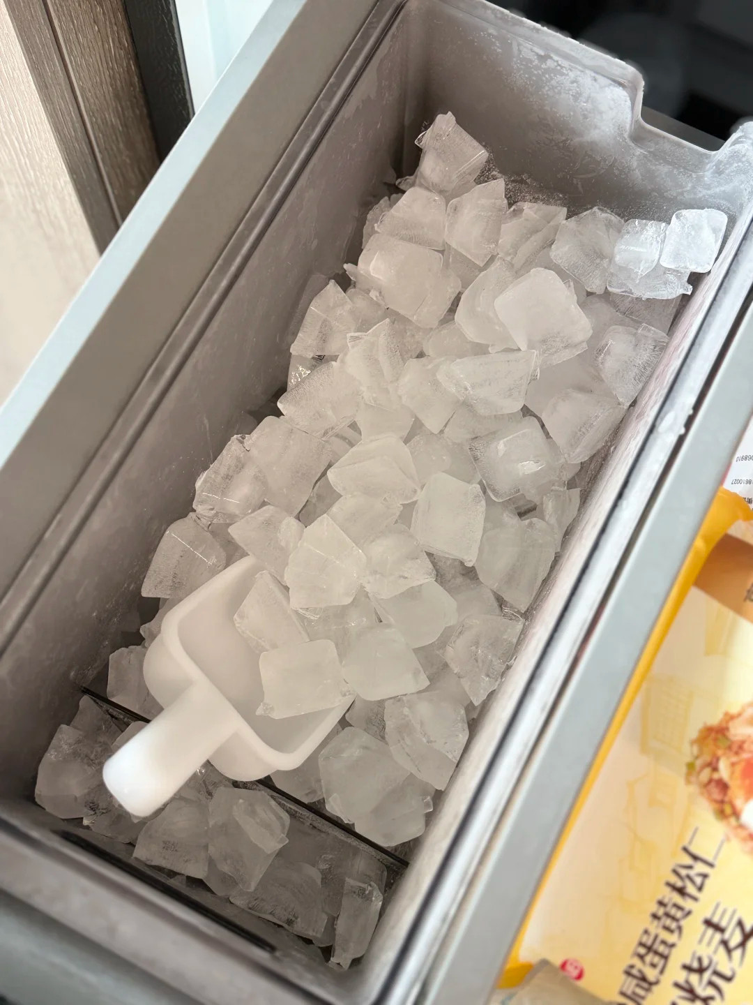 夏天你最后悔没买什么家电经济条件允许的话，一定要买带制冰功能的冰箱，反正也不是