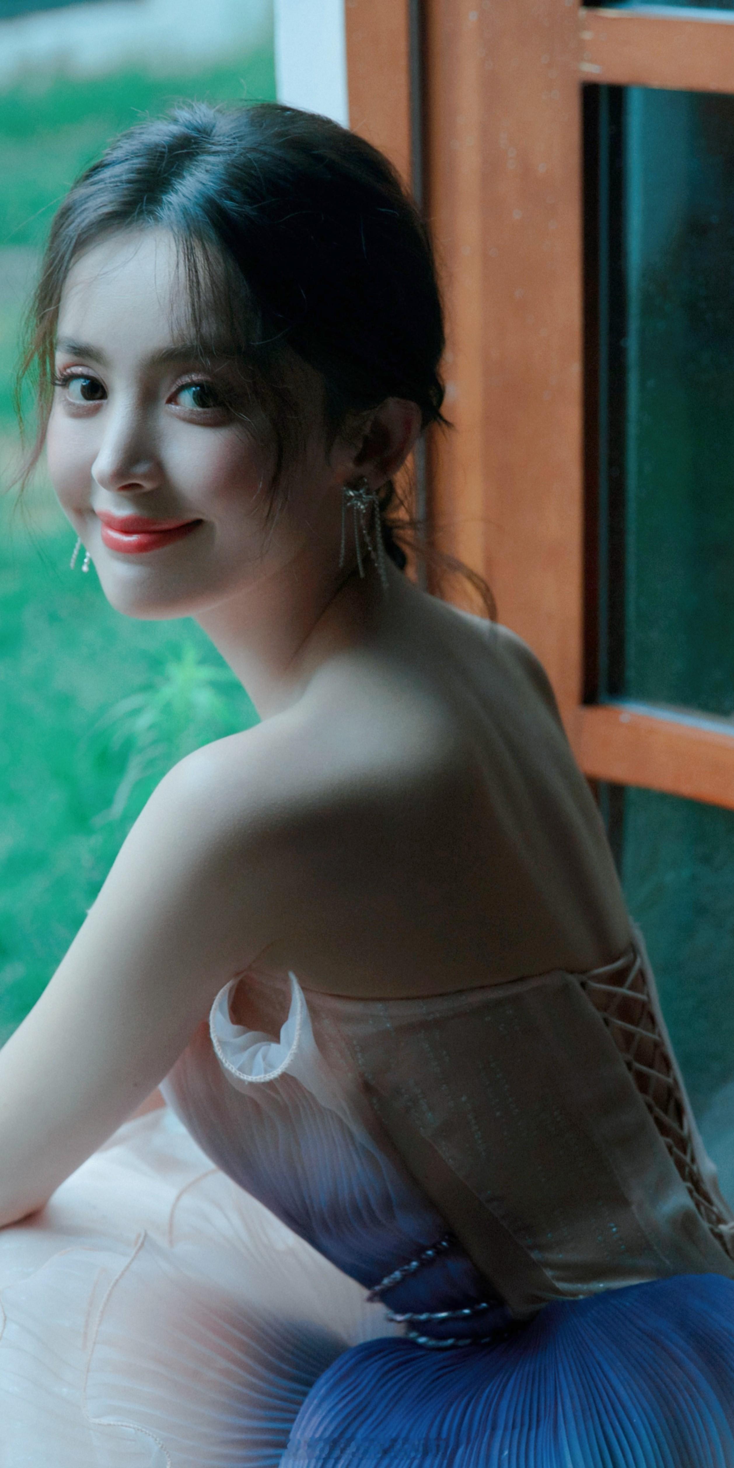 古力娜扎写真组图抹胸纱裙