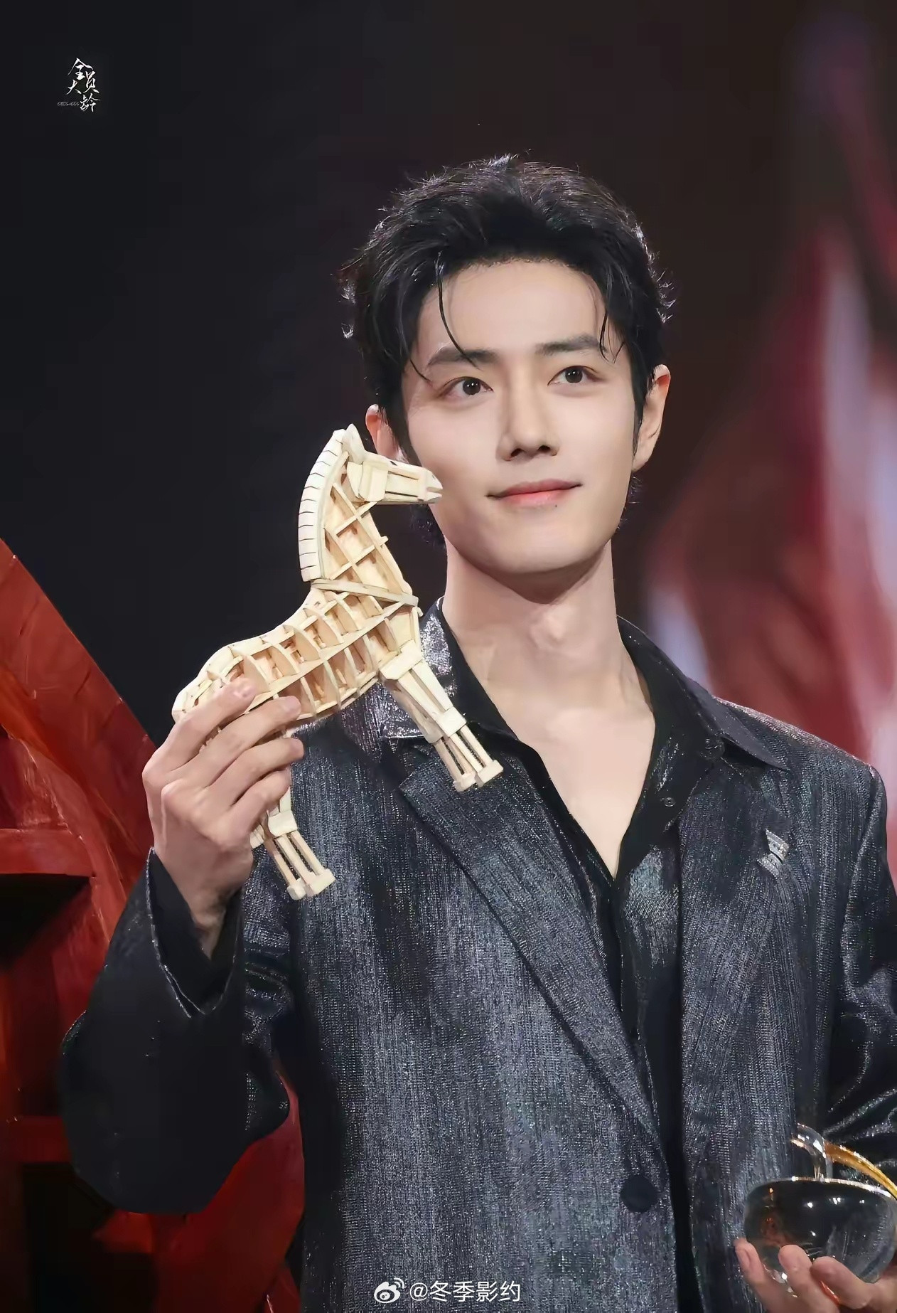 有人见不得肖战风光，有的拿做过手脚的所谓丑图来抹黑他，有的说没有“视帝”这个称谓