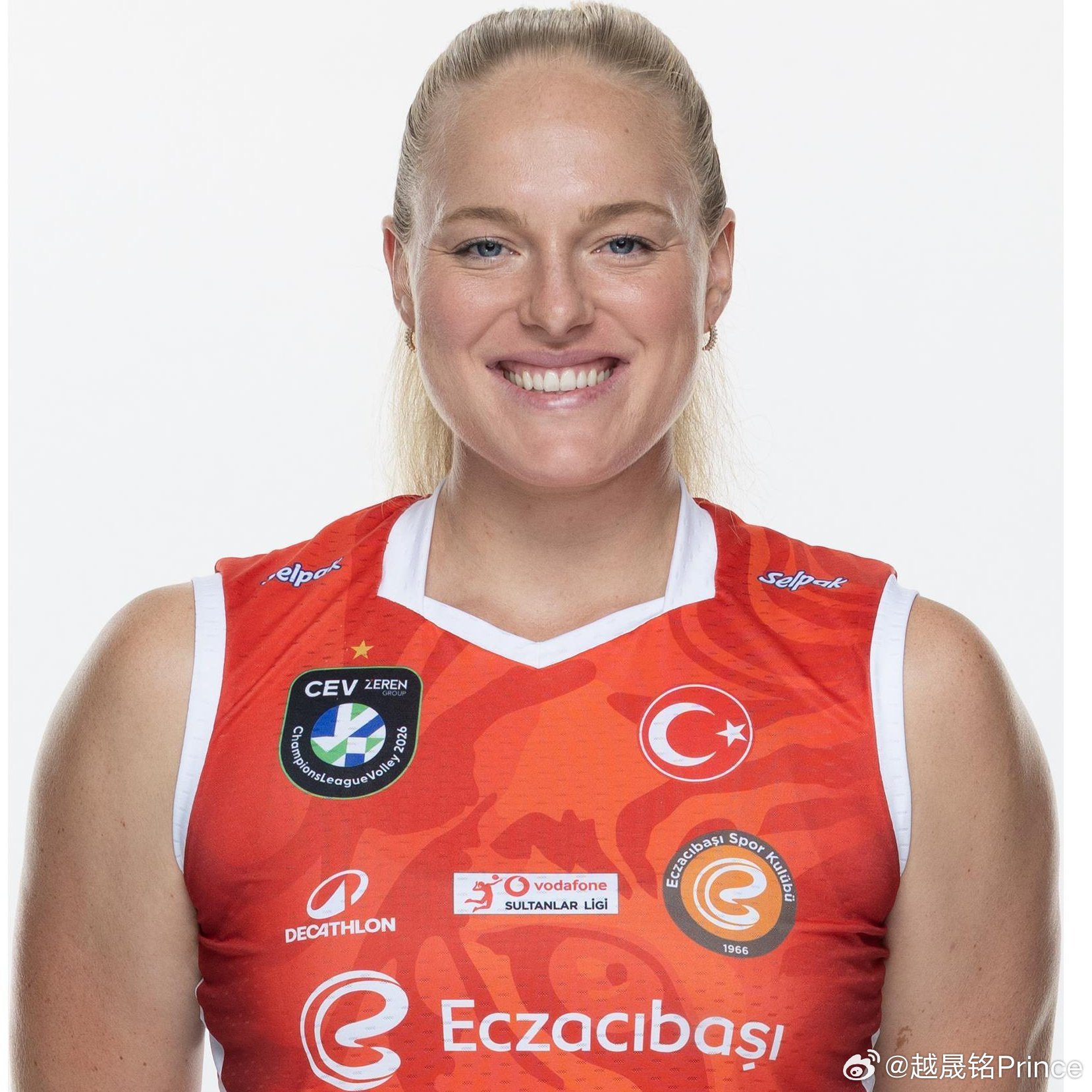 🟠伊萨奇巴希俱乐部宣布美国国手凯瑟琳.普拉默-博登腹部肌肉撕裂。“普拉默-博