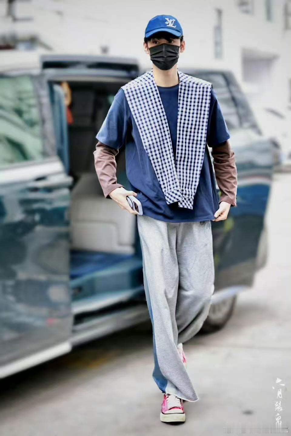 龚俊水手服棒球帽look龚俊水手服棒球帽龚俊水手服棒球帽look，太酷了，