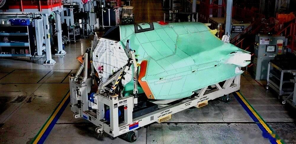 美军第1500架F35中机身每天认识一件兵器1月12日诺格交付了第1500个F