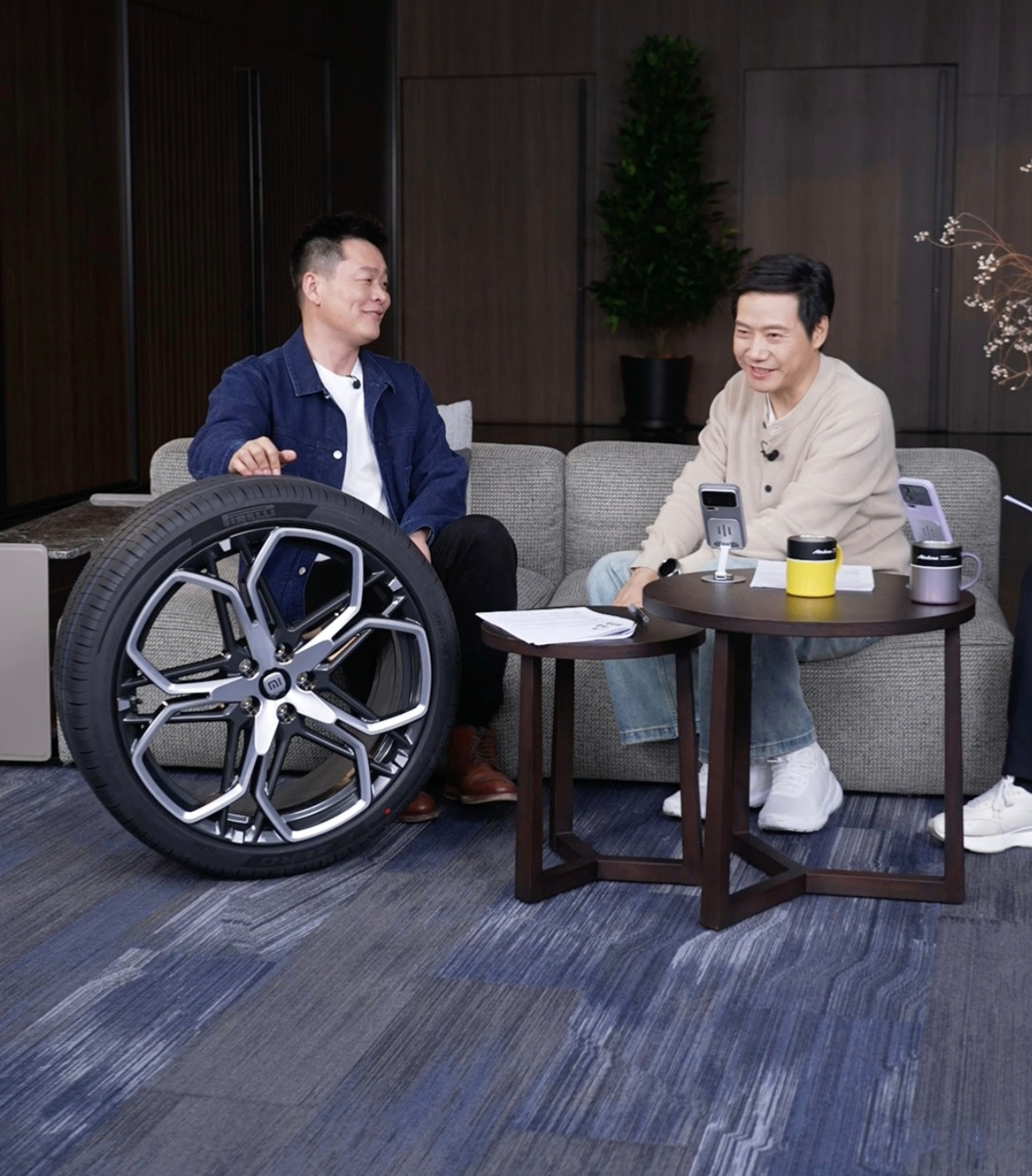 新款小米SU7新增21英寸双层锻造梅花轮毂，好看~从SU7到Ultra到YU7，