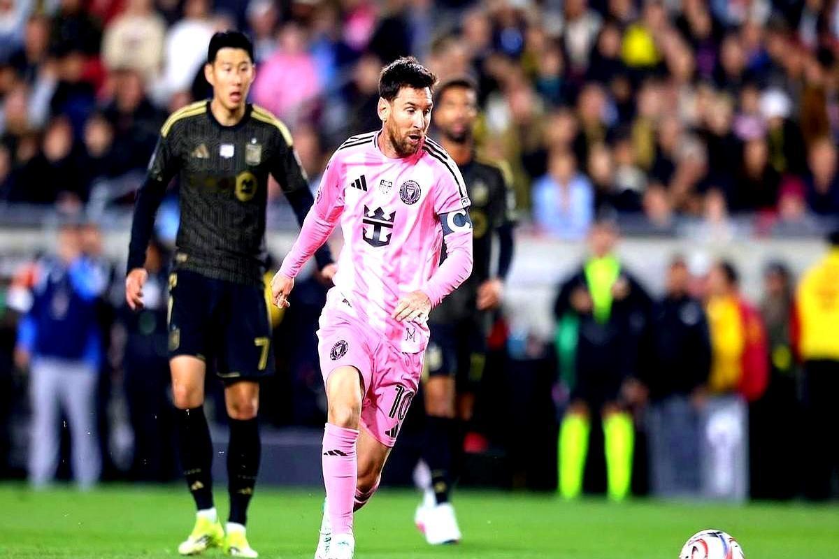 嘲讽梅西的稿子写了一半，看到41岁C罗的数据，我默默删了。迈阿密0比3开门