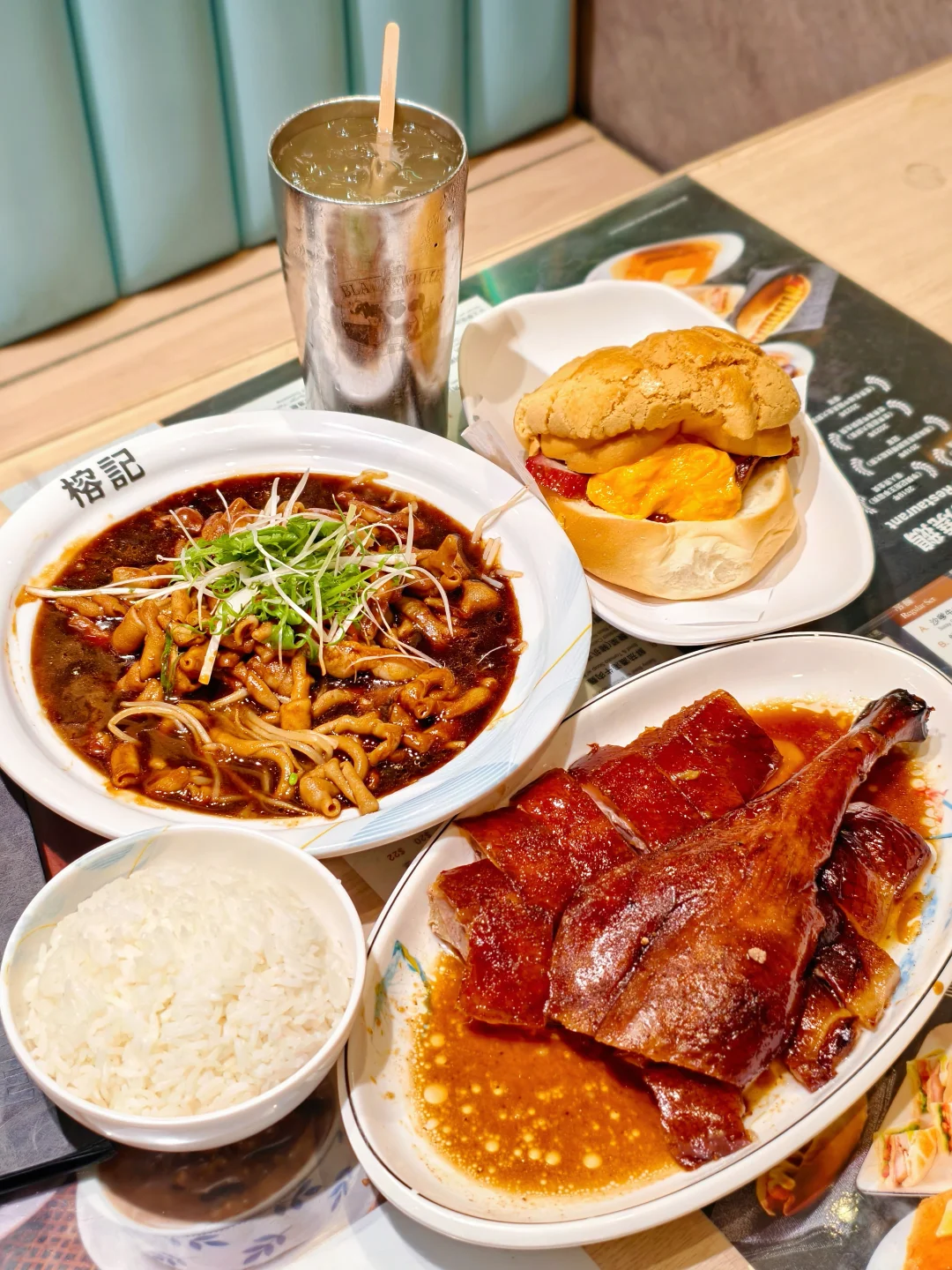 香港的！本地人都会排队吃的烧鹅。。