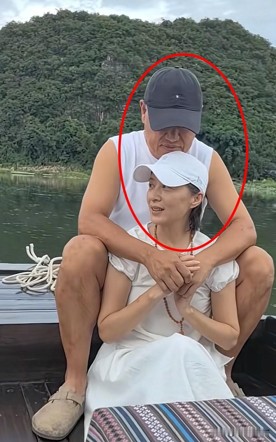 看了这张照片，我才知道徐露（可云）为啥隐退娱乐圈！只能说她太有眼光啦。她现在
