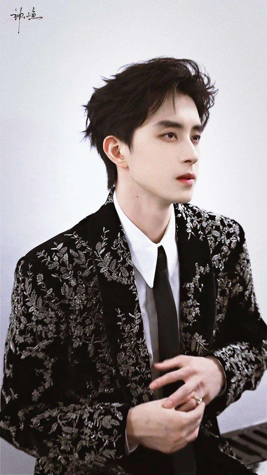 尖叫之夜动起来帅得我好爽的男明星敖瑞鹏我嘶哈嘶哈