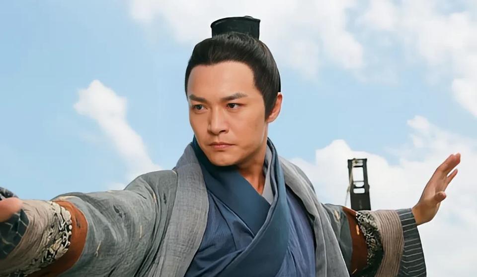 金庸小说里，很多逻辑都圆不回来。比如郭靖很厉害，敌军大营来去自如。杨过很厉害，万