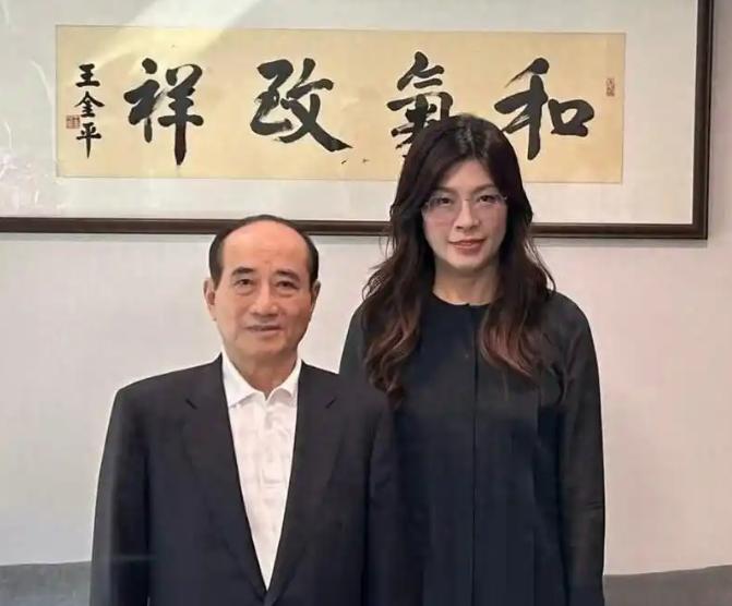 就在刚刚，国民党主席郑丽文突然宣布12月24日下午，国民党主席郑丽文在中