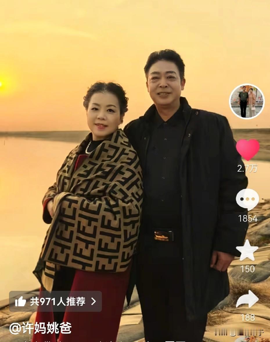 小熊透露郭威和老杜仍有来往，28年的母子感情不可能完全切割！有网友在直播间