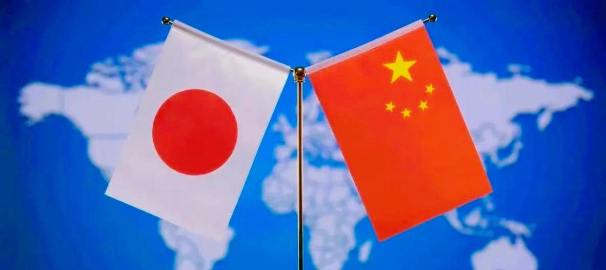 这次东亚的火药桶盖子，怕是要彻底压不住了！北京和东京在2月10日同一天抛出重磅炸