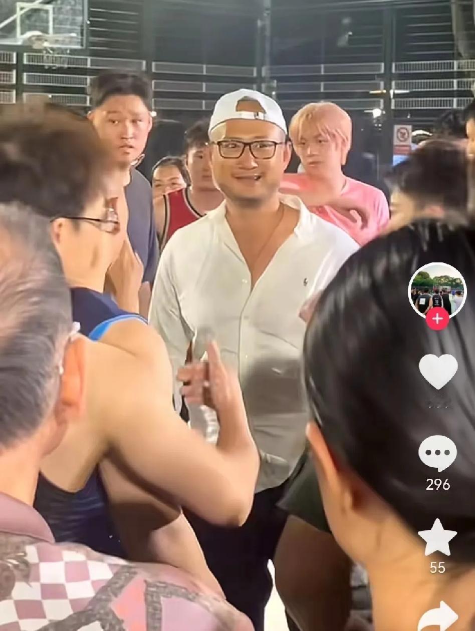 母亲去世、谈了6年异地恋的女朋友分手，给徐汇光头哥造成了打击，他说自己需要发泄，