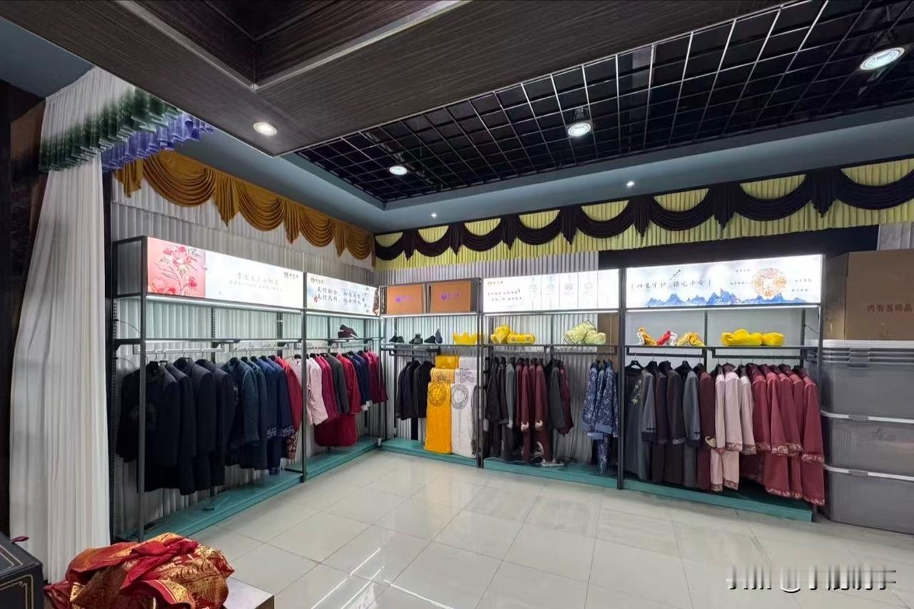 昨晚和一位在殡葬行业做了十多年的老同学吃饭，他说最近行业里议论最多的，就是新规实