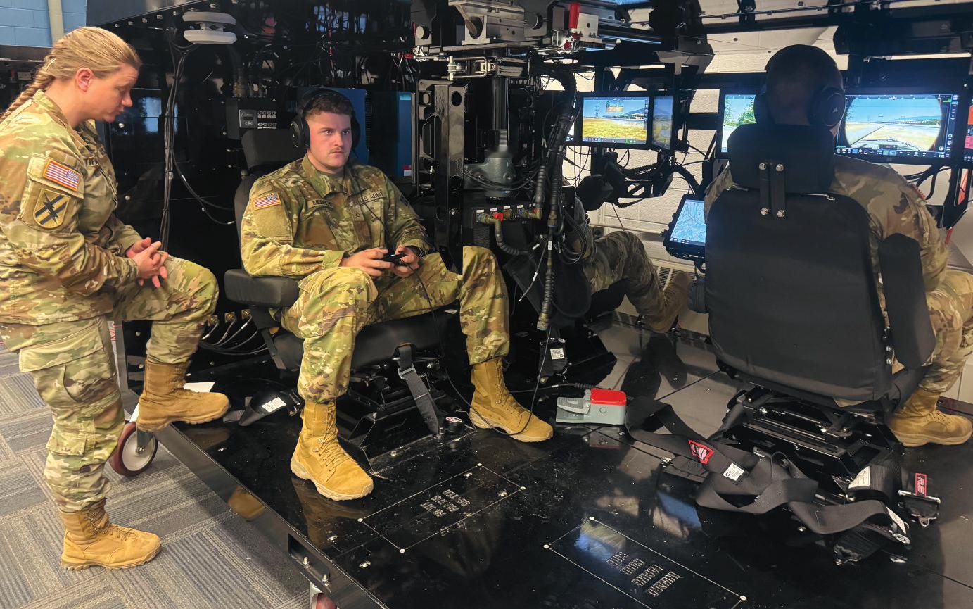 每天认识一件兵器在底特律兵工厂内的MD三等人下一代XM30步兵战车的模拟舱，这