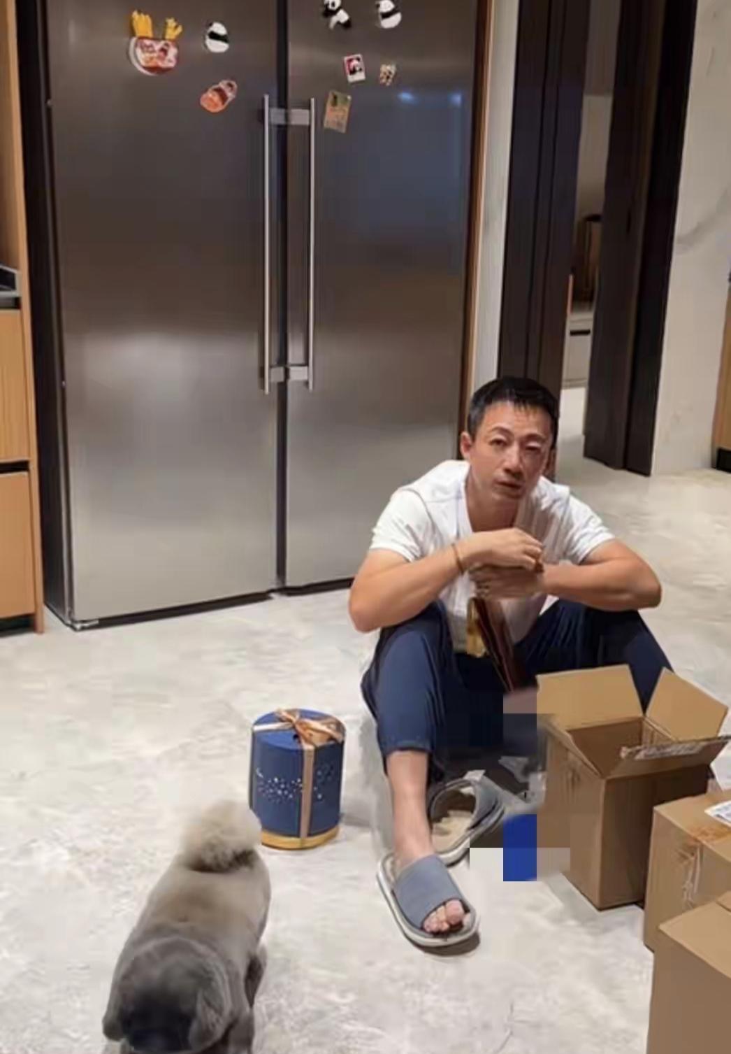 觉得现在的汪三宝他爹，完全没有之前那么潇洒自如！之前跟大S在一起的时候，很有边