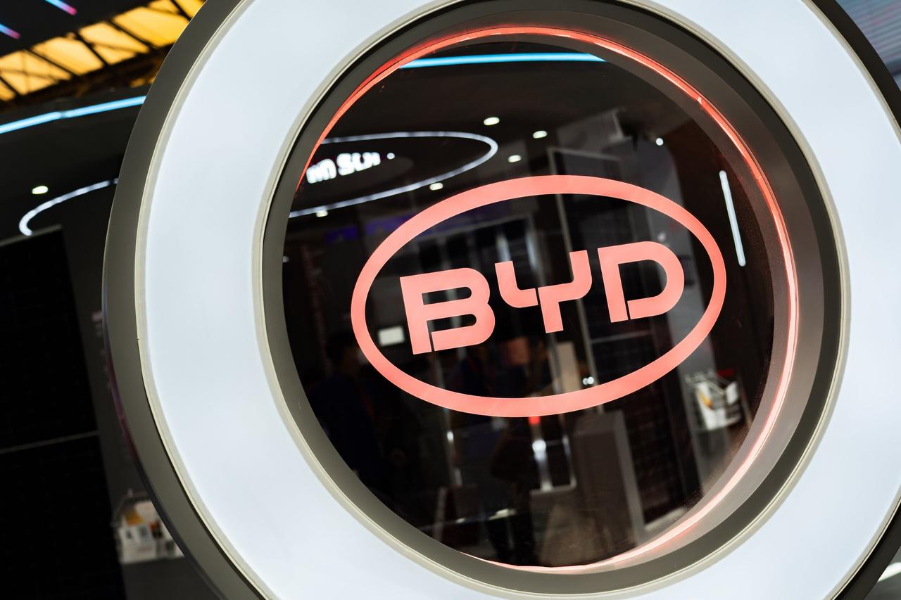 比亚迪和上汽集团在销量方面都很强，那么今年到底谁的销量更高？众说纷纭，说什么的都