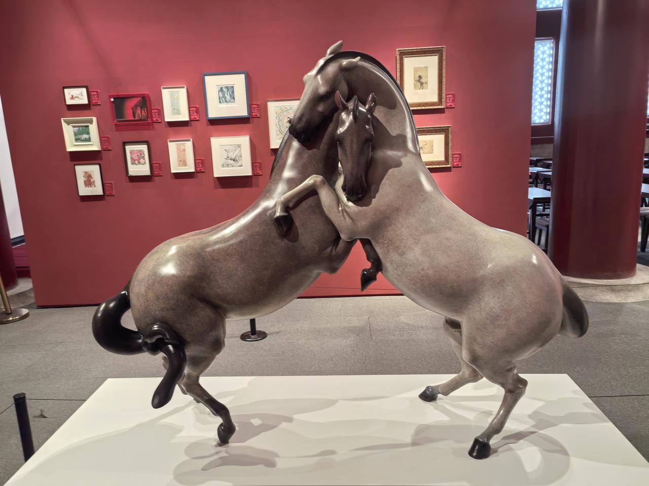 这两匹马的造型……