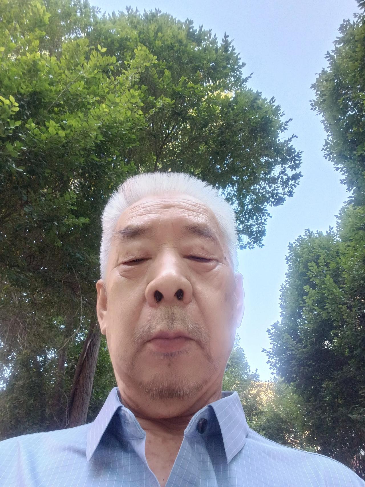 你受了杨振宁的骗了，宇宙中根本没有自然神，道只是宇宙的命名，既然是命名，它就会生