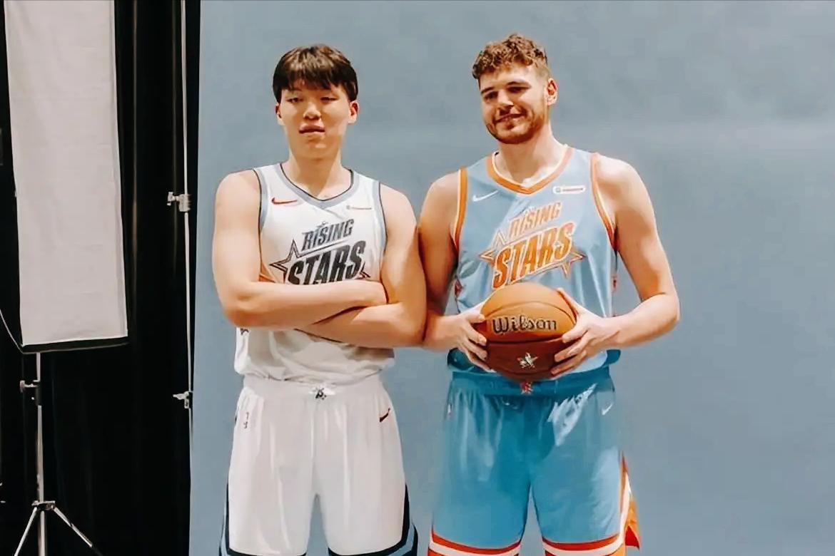 会成为转折点？杨瀚森首个新秀赛，5投4中高效砍下10分。杨瀚森