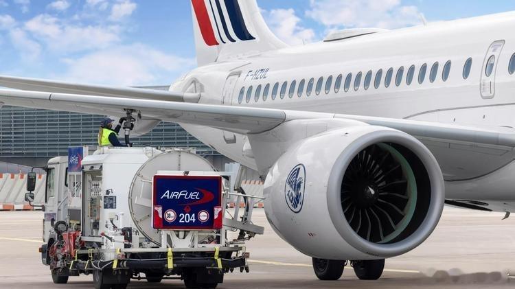 五一航班大规模取消：燃油红线击穿后的民航断臂求生2026年五一假期临近，国内民航