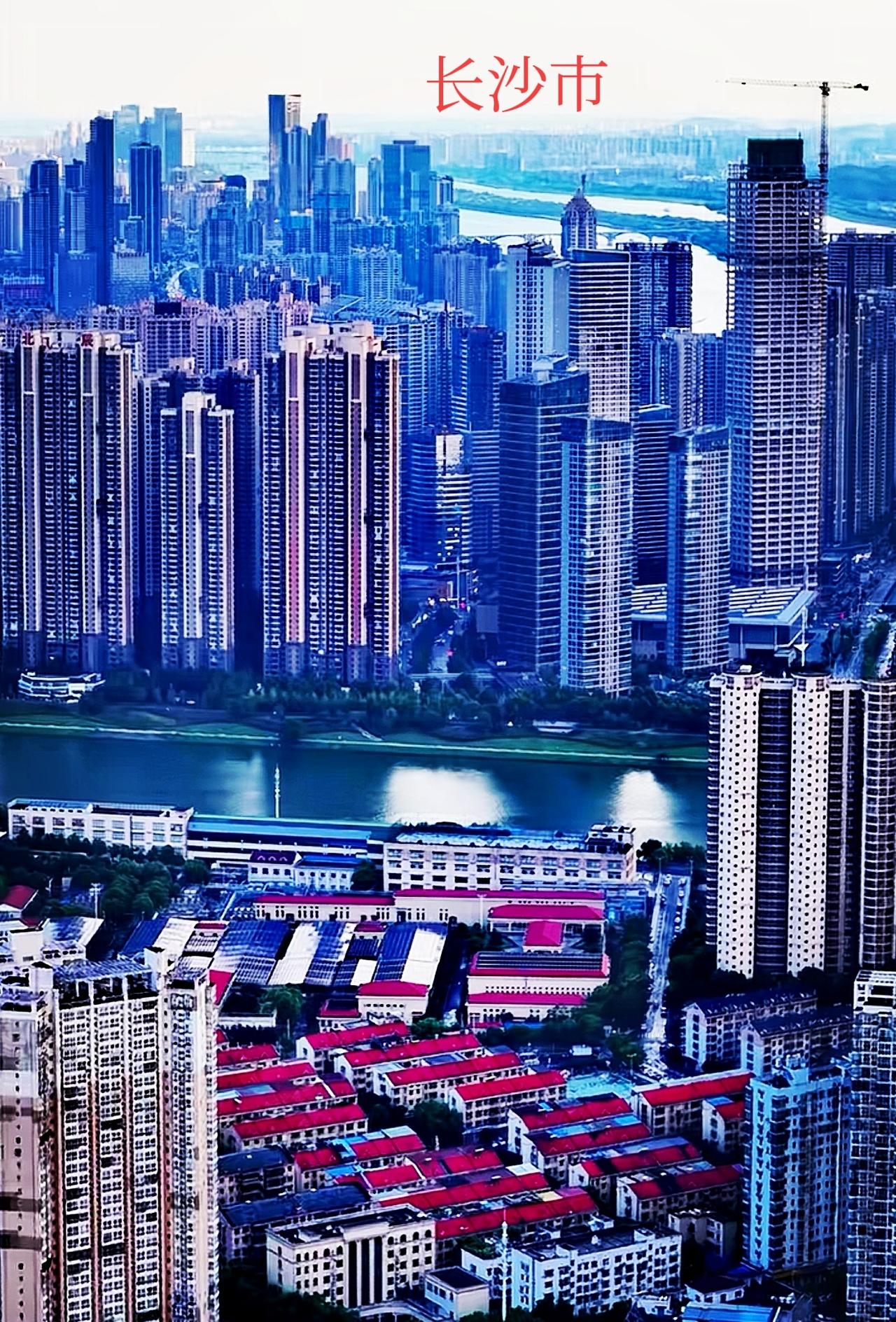 其实，长沙的城市建设并没有某些人说得那么不好，只要你稍微近一点看长沙的城建，就会