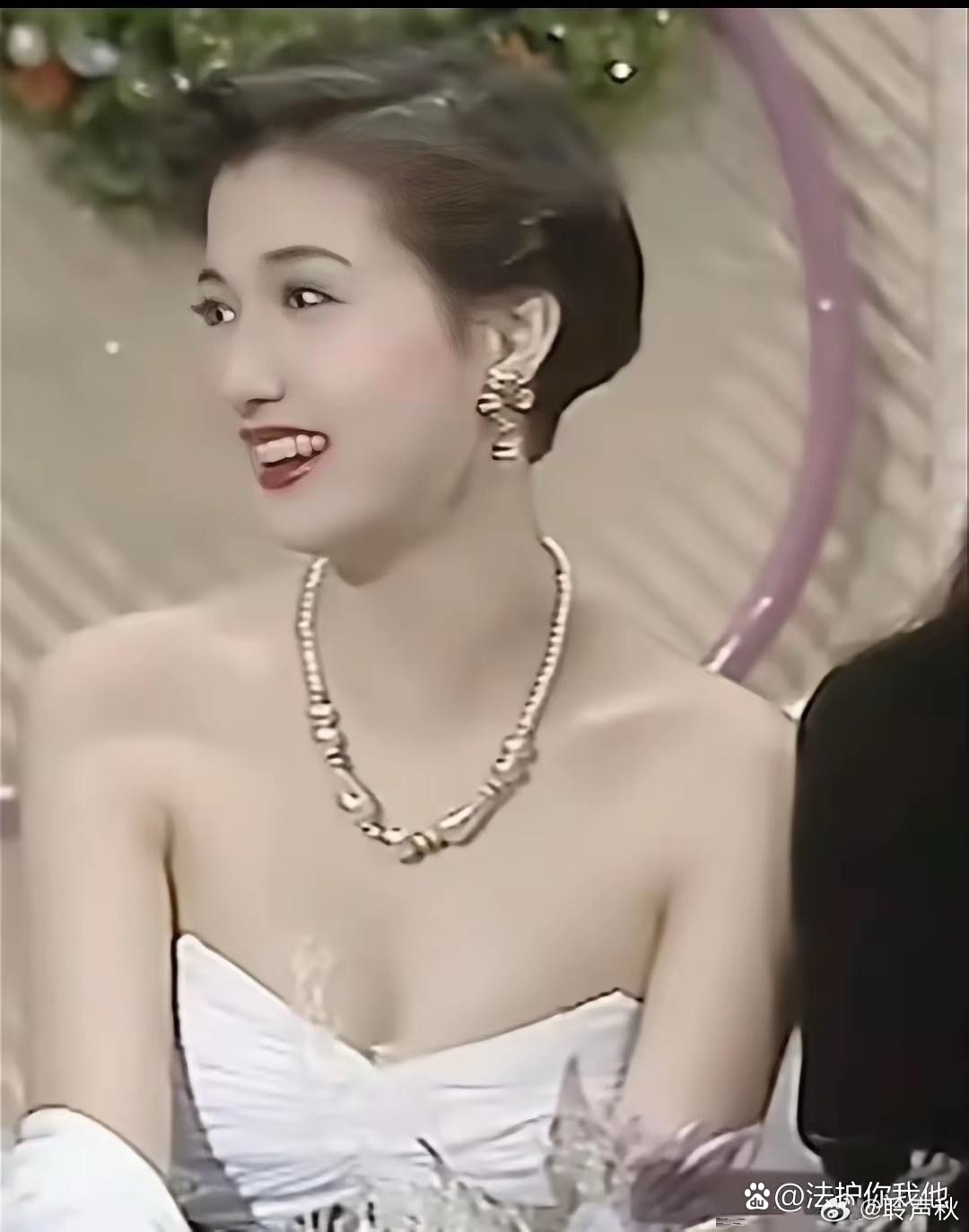 一见成龙误终生。没想到吴绮莉年轻时如此惊艳​​​